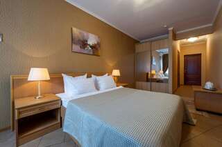 Гостиница Отель  Новый Смоленск Улучшенный двухместный номер с 1 кроватью-1